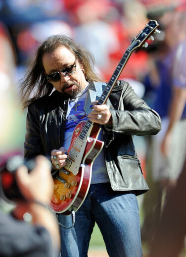 Ace Frehley, guitarrista e membro fundador dos KISS, morreu aos 74 anos