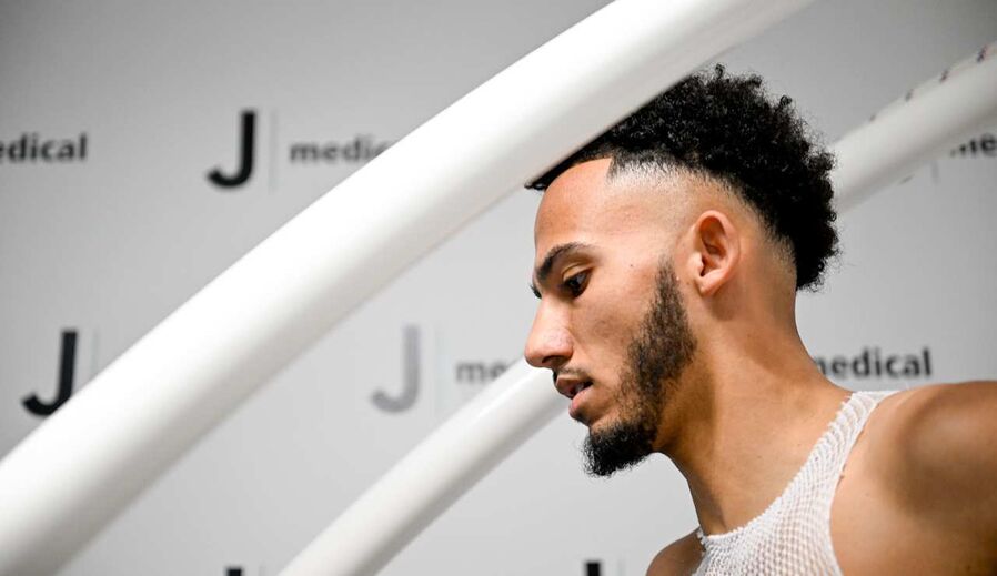 Lloyd Kelly revela em quem se inspira
