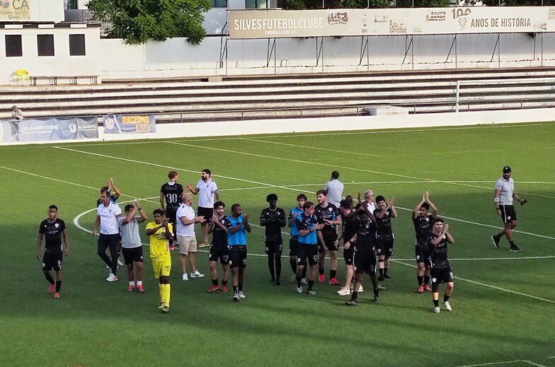 Festa no relvado, consumado o apuramento da única equipa dos distritais