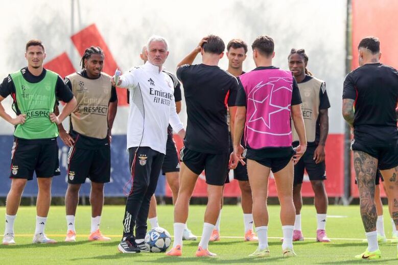 José Mourinho no treino do Benfica em véspera de jogo da Champions
