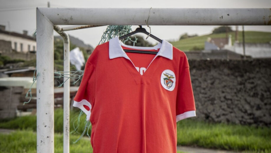 Santa Clara apresenta camisola retro inspirada em Rabo de Peixe