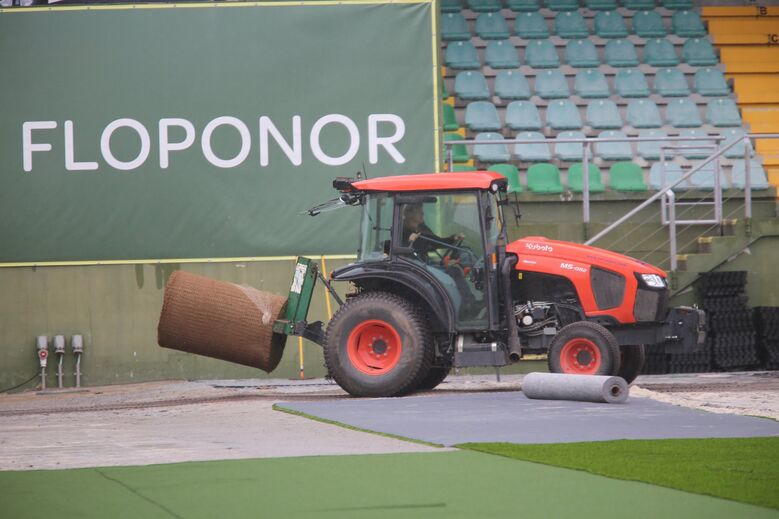 Novo relvado do Estádio João Cardoso a ser colocado