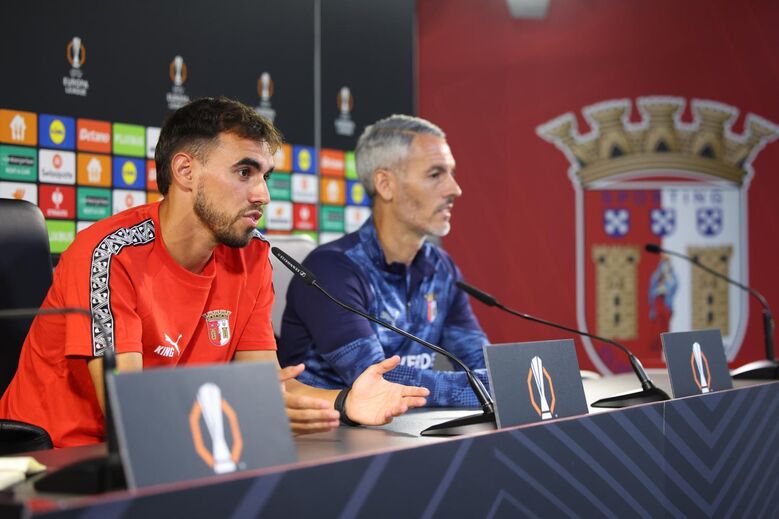 Carlos Vicens e Ricardo Horta em conferência de imprensa