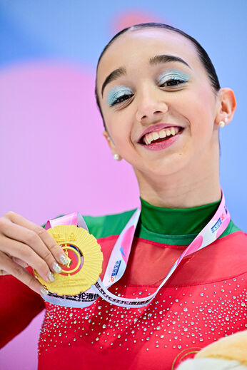 Madalena Costa campeã mundial de patinagem artística em Pequim