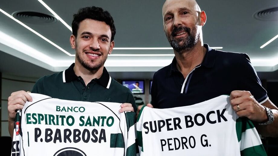 Pedro Barbosa e Pote com as respetivas camisolas