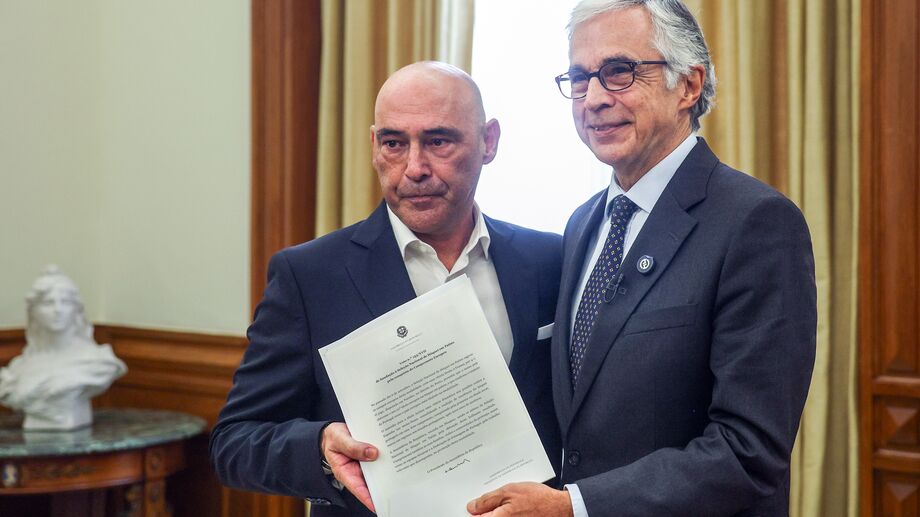 Luís Sénica recebe de Aguiar Branco o voto de louvor