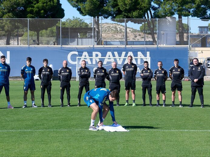 Equipa principal do Saragoça subiu ao relvado apenas para cumprir um minuto de silêncio