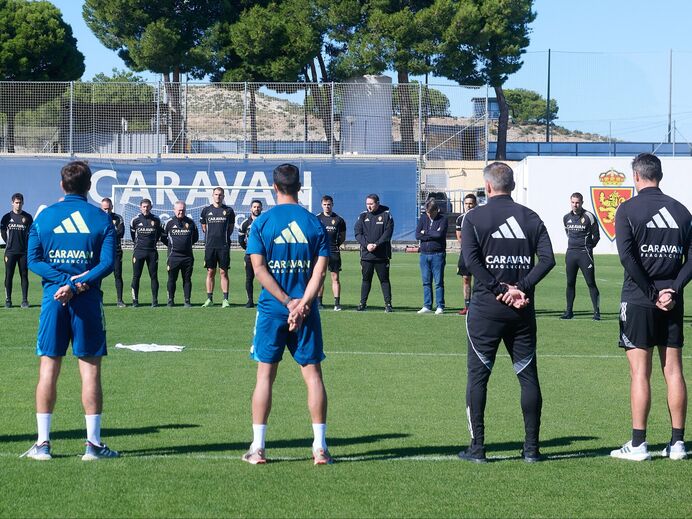 Equipa principal do Saragoça subiu ao relvado apenas para cumprir um minuto de silêncio