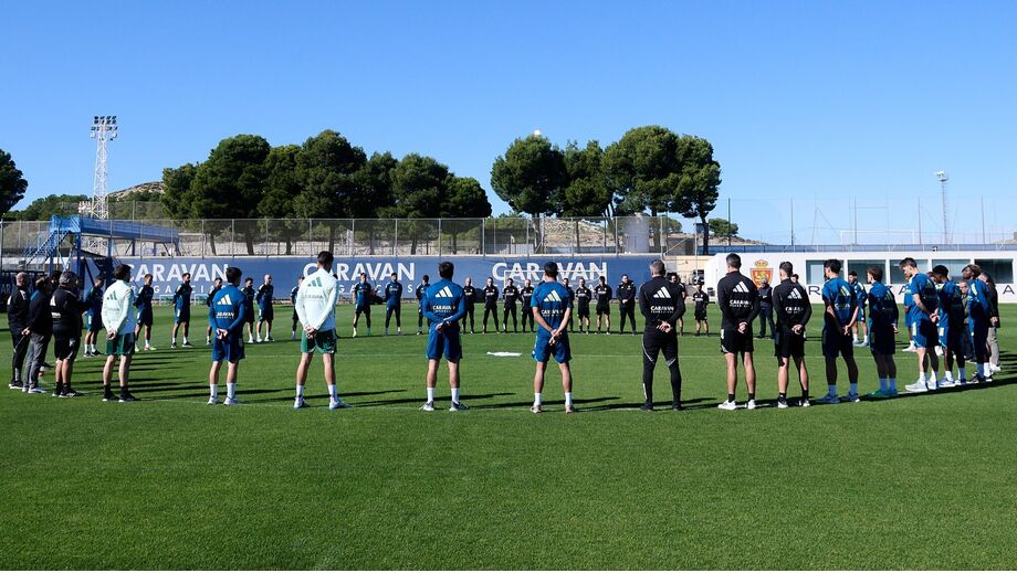 Equipa principal do Saragoça subiu ao relvado apenas para cumprir um minuto de silêncio