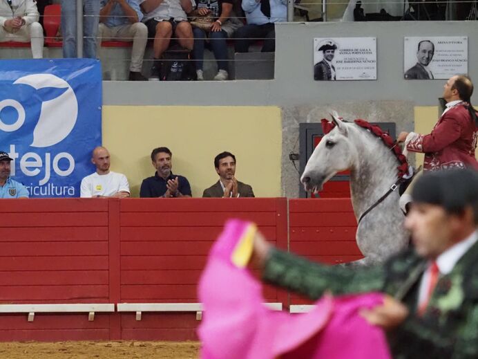 Aursnes esteve numa tourada com o pai de João Neves