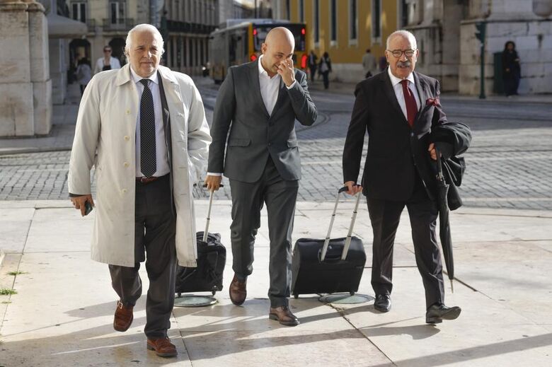 O antigo juiz, Rui Rangel (E), e o advogado João Nabais (D) à chegada ao Supremo Tribunal de Justiça