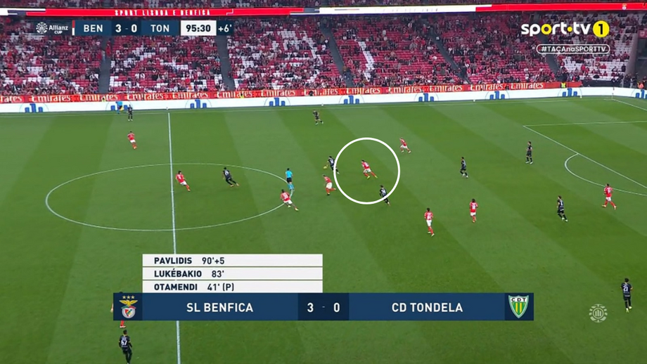 O sprint de Otamendi nos descontos do Benfica-Tondela