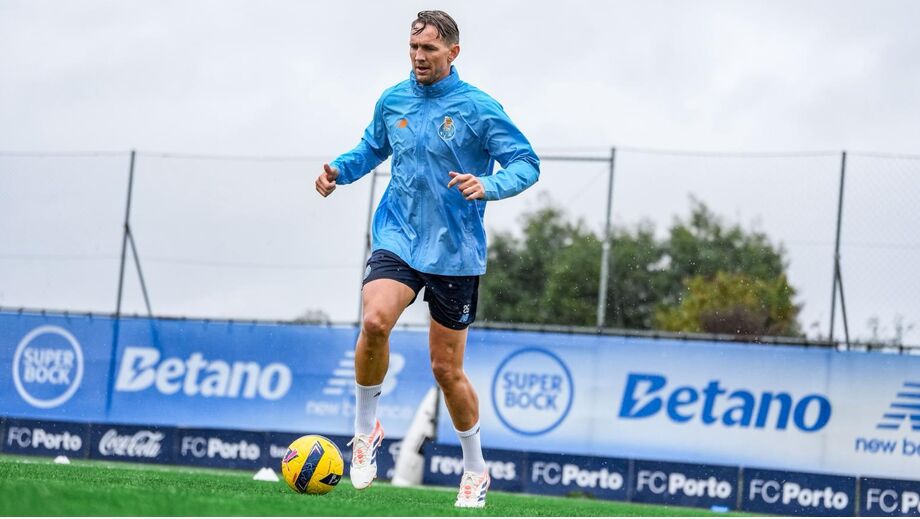 De Jong regressa aos treinos no relvado para recuperar após lesão