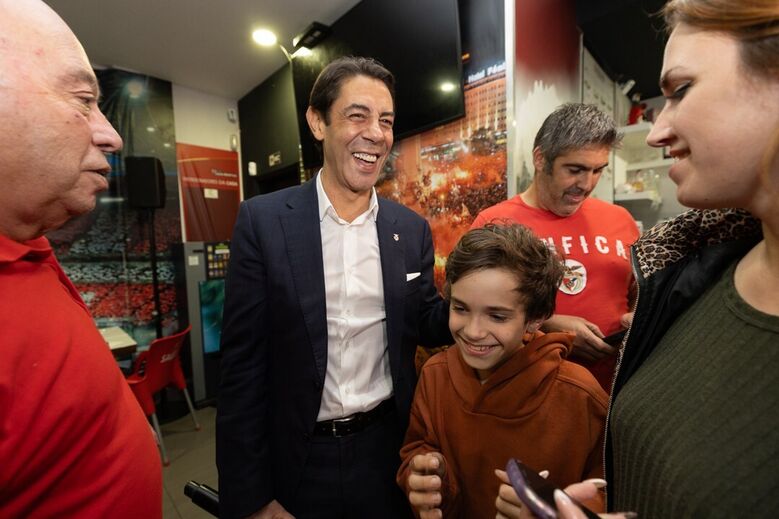 Rui Costa discursa aos sócios e adeptos na Casa do Benfica em Coimbra