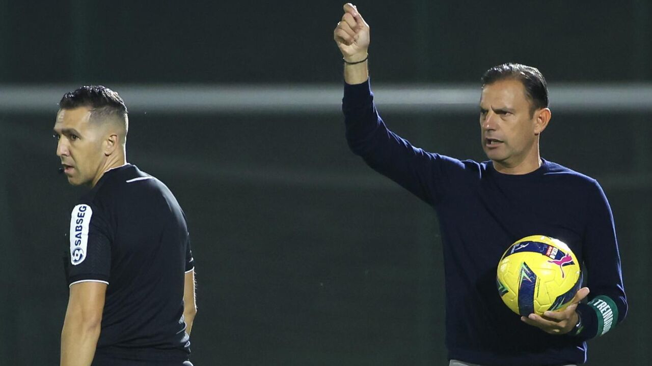 Sotiris Silaidopoulos pede desculpa aos adeptos do Rio Ave.
