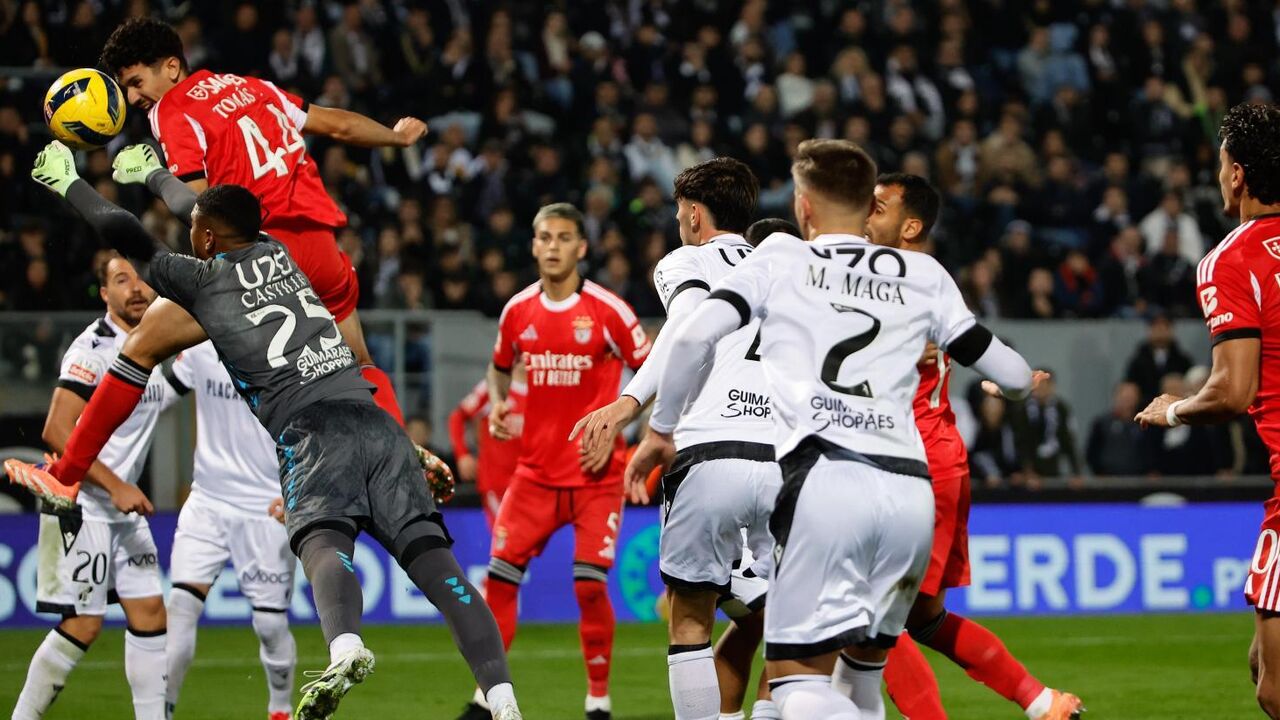 Tomás Araújo marca para o Benfica num jogo contra o V. Guimarães
