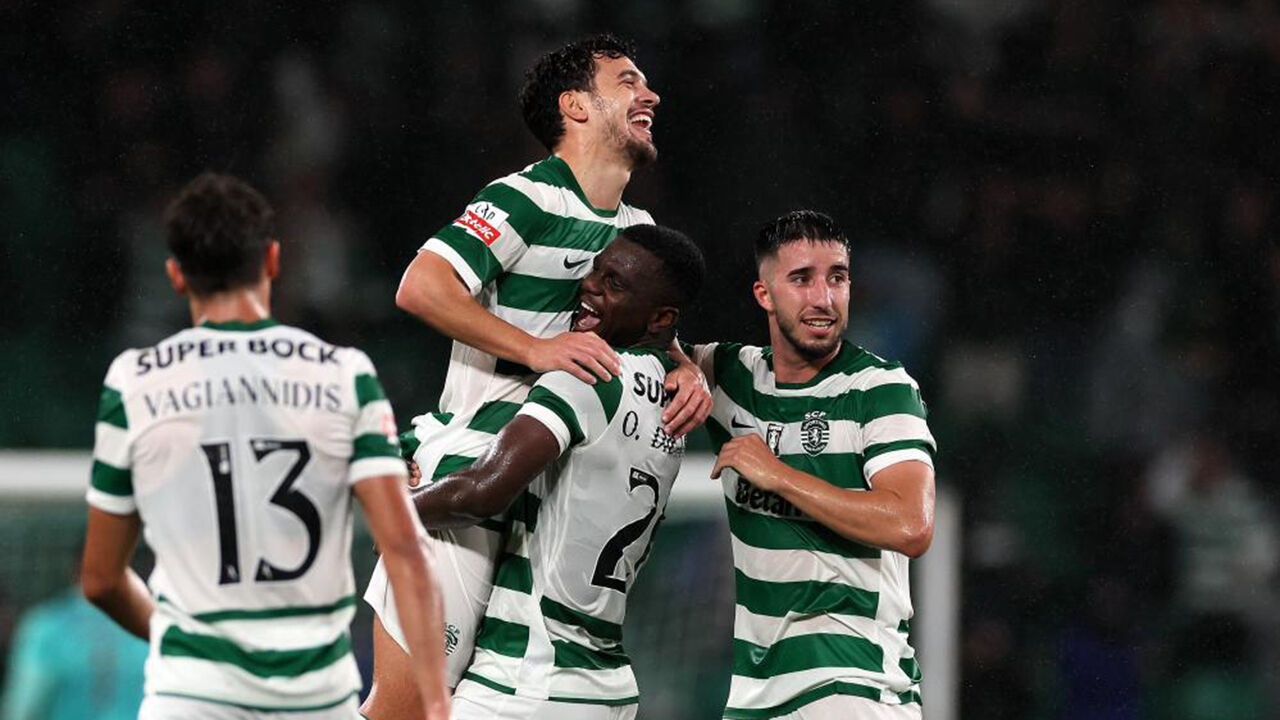 Jogadores do Sporting celebram um golo