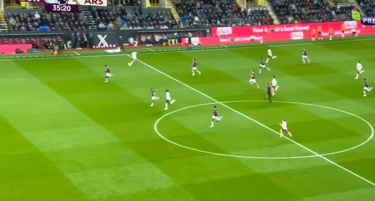 O passe de Gyökeres no Burnley-Arsenal que já conta com quase 1 milhão de visualizações em menos de 24 horas