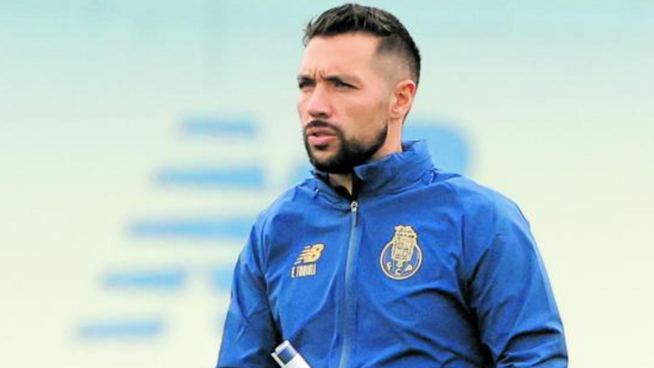 Francesco Farioli durante o treino no FC Porto