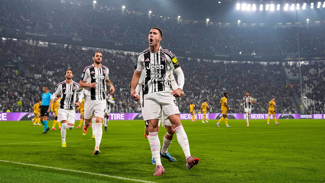 Vlahović celebra golo no Juventus Stadium, em jogo analisado por Rui Malheiro