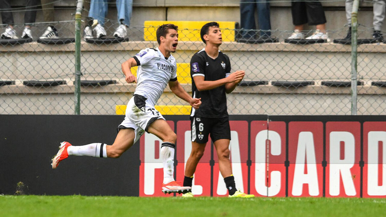 Vitória de Guimarães estreia-se a ganhar em casa com golo no minuto 90.
