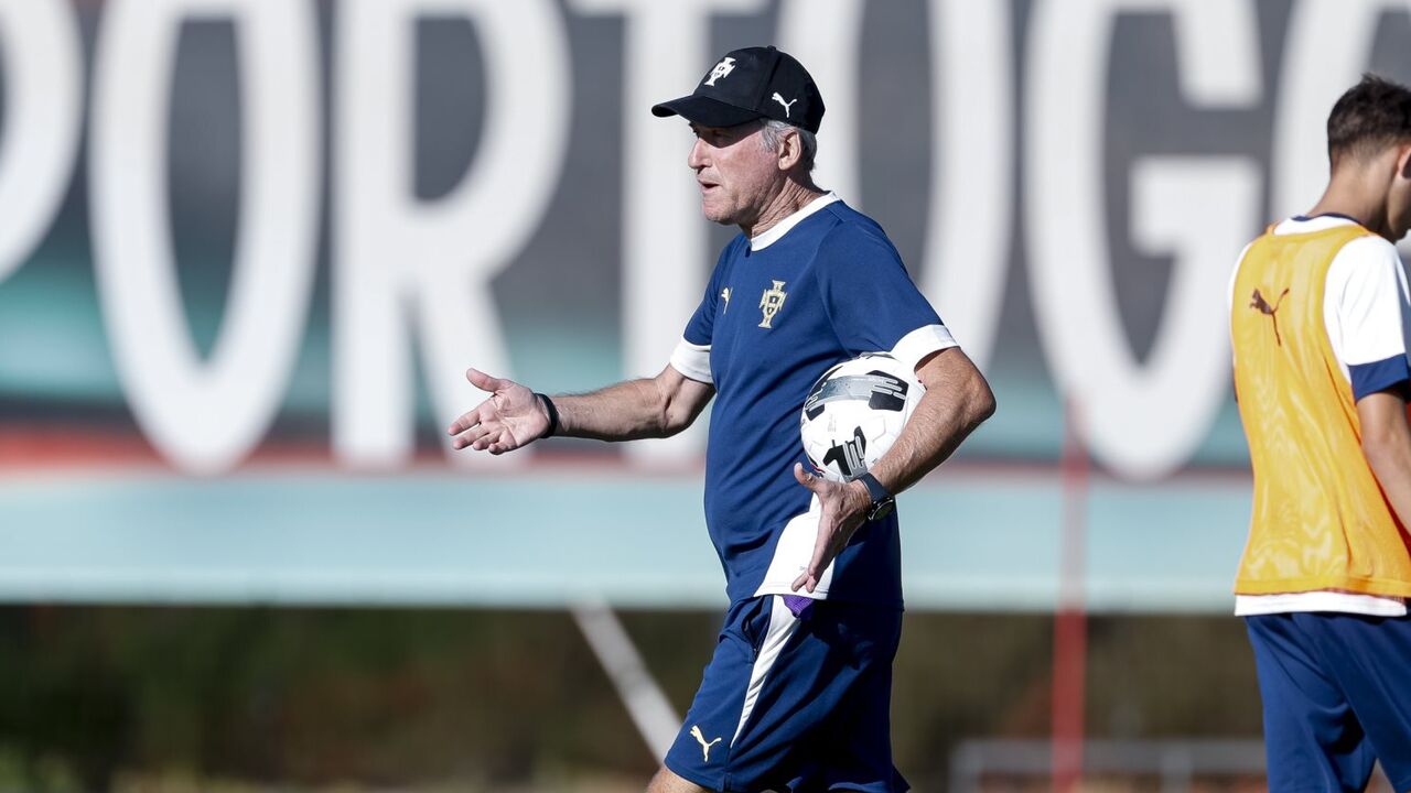 José Lima orienta os sub-17