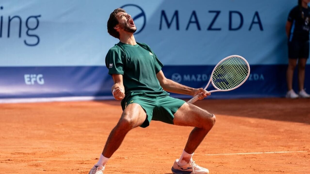 Francisco Cabral celebra no court, confiante na qualificação para Turin