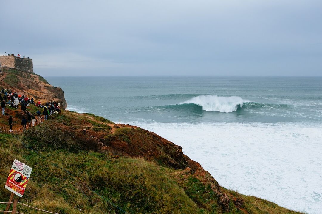 Ondas gigantes esperadas na Nazaré