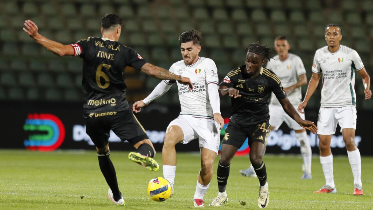 Casa Pia perdeu por 5-3 na receção ao E. Amadora 