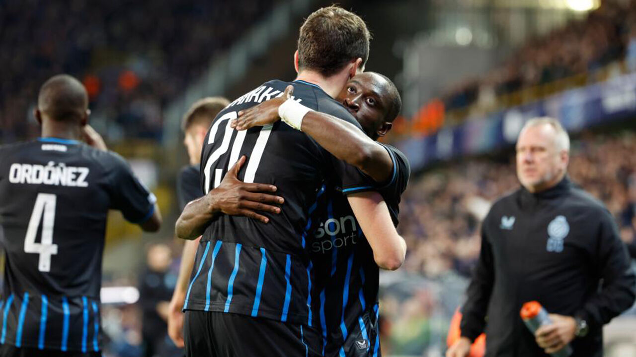 Forbs brilha em noite europeia frente ao Barcelona