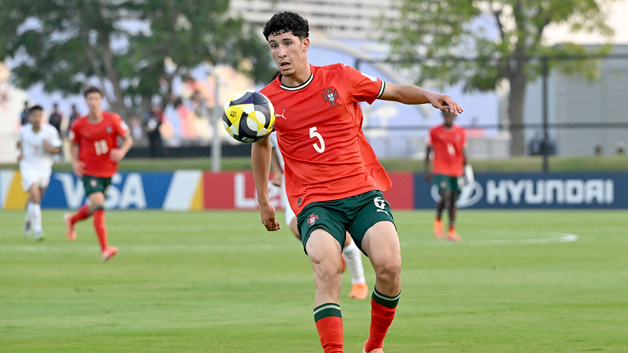 José Neto brilha no Mundial sub-17, após destaque no Europeu e elogios por "secar" prodígio do Bayern