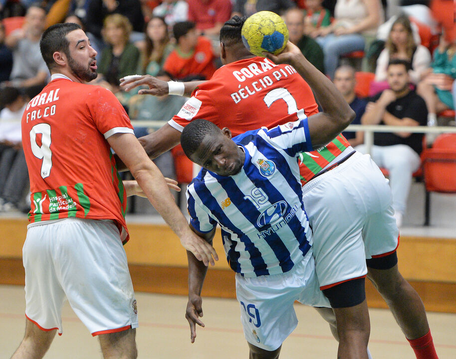 FC Porto vence Marítimo no Funchal e isola-se no Campeonato Andebol