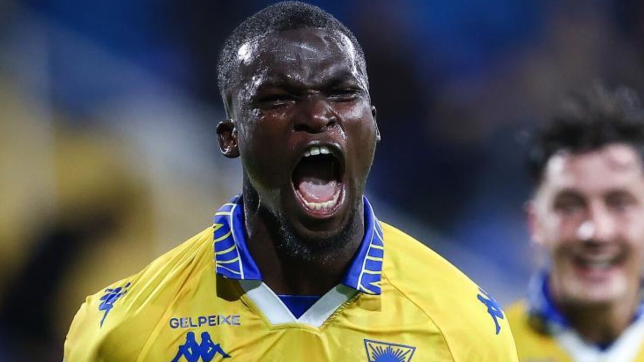 Kévin Boma festeja golo frente ao Arouca