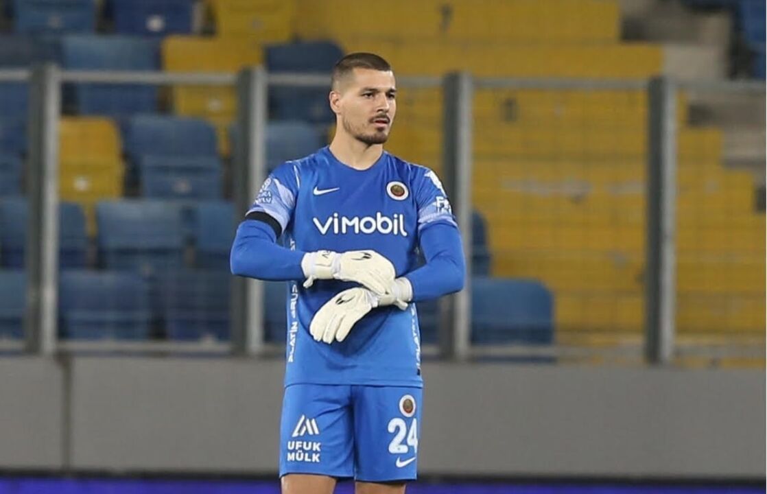 Ricardo Velho joga pelo Gençlerbirligi contra o Basaksehir na Turquia