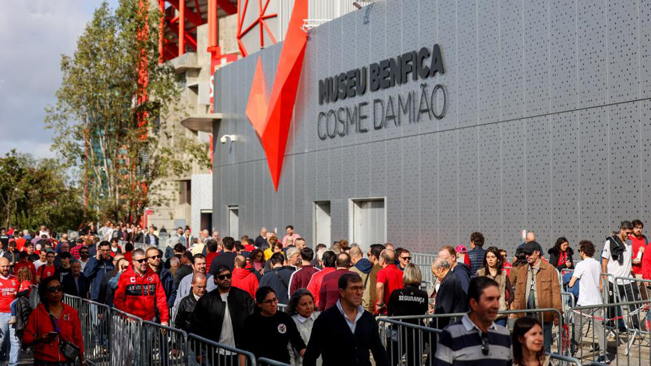 Sócios do Benfica deslocam-se às urnas para votar