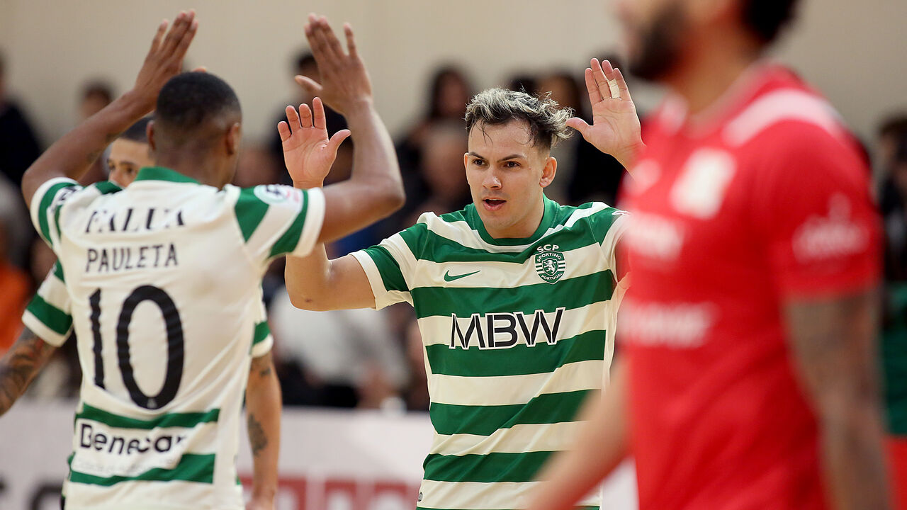 Rocha lidera vitória do Sporting em Caxinas com um póquer