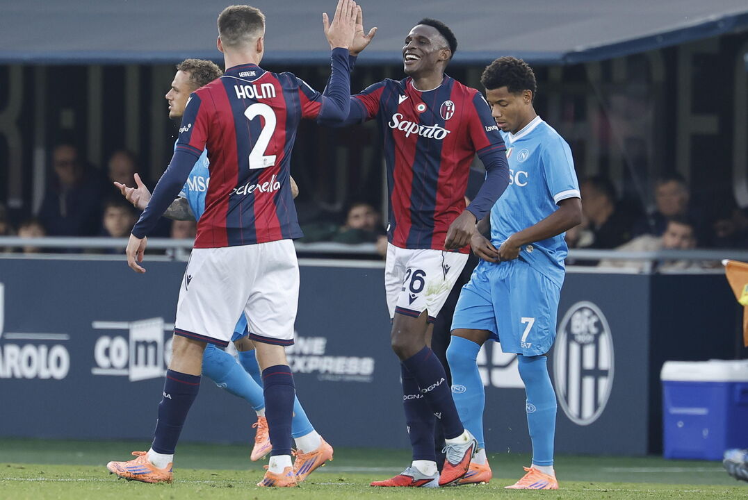 Nápoles perde em Bolonha. Bolonha vence por 2-0 com golos de Dallinga e Lucumí