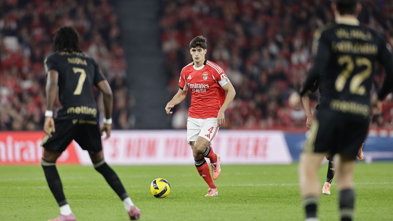 António Silva critica arbitragem após empate do Benfica, mencionando um penálti controverso