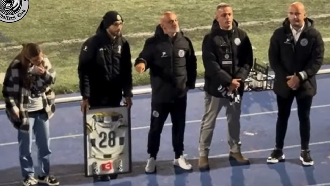 Dinis, homenagem Panteras Negras