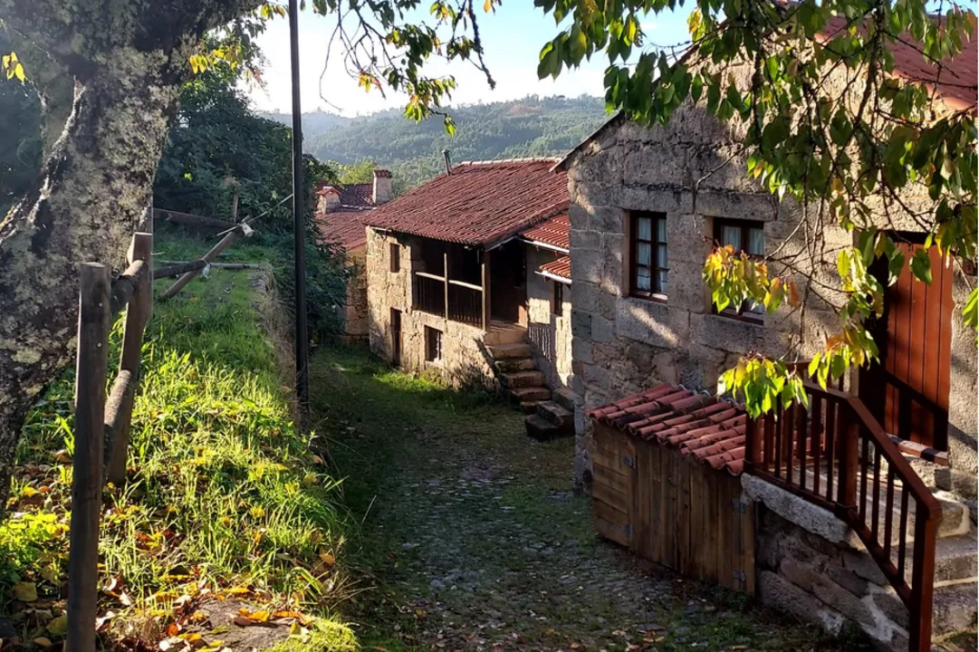 Aldeia fica a cerca de 14 kms de Viseu