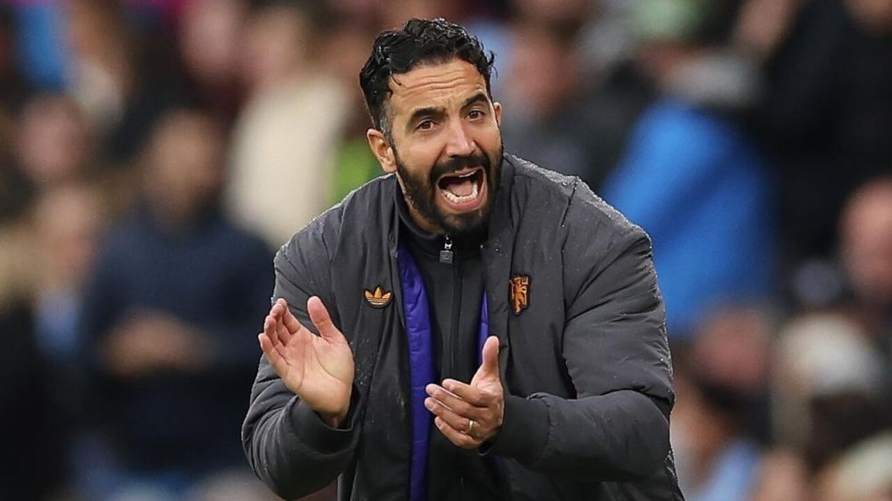 Treinador expressa-se durante jogo