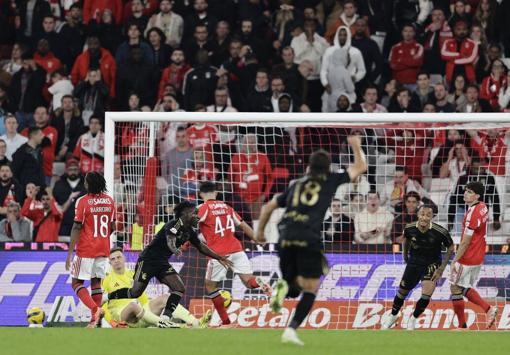 Renato Nhaga celebra o golo ao Benfica na Luz