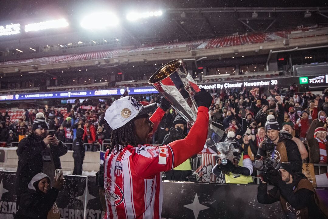 Kévin Santos celebra título no Ottawa Atlético e ambiciona jogar no Benfica