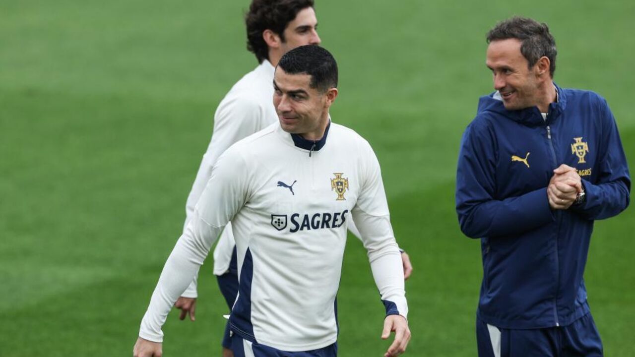 Cristiano Ronaldo treina com a seleção portuguesa