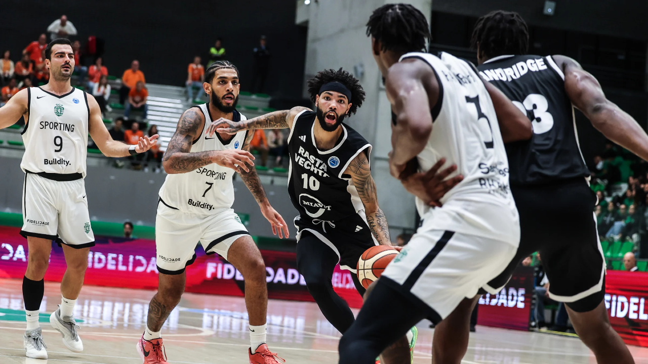 Basquetebolistas do Sporting Clube de Portugal defrontam o Rasta Vechta em jogo