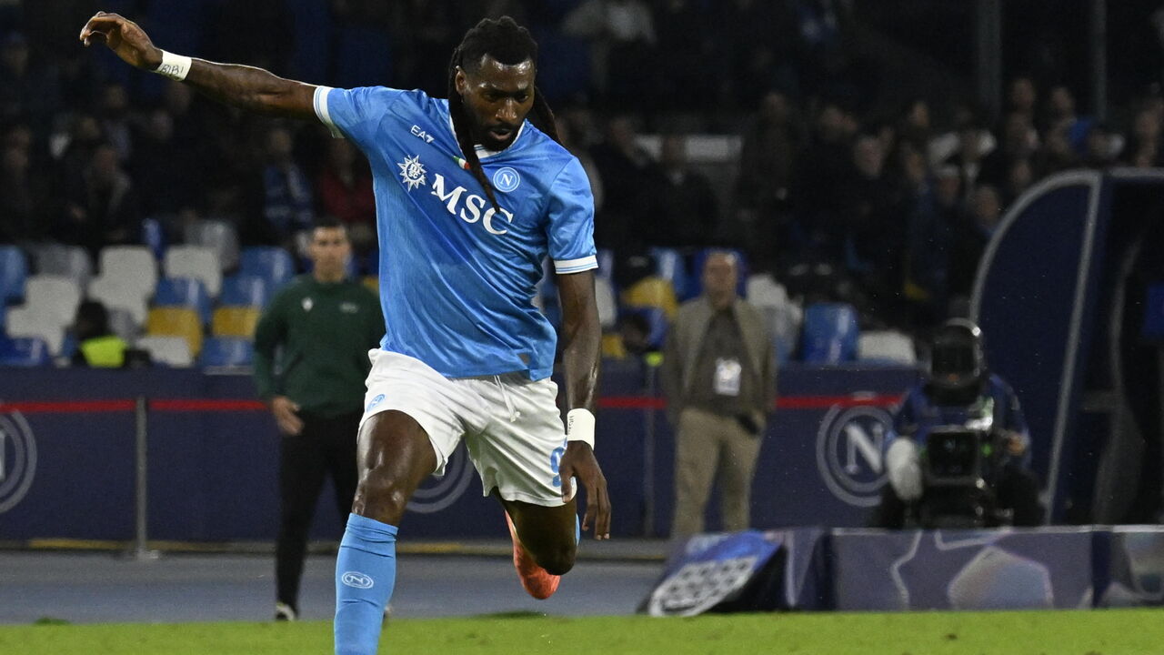 Anguissa, médio dos Camarões, lesiona-se e falha jogos pelo Nápoles e frente ao Benfica