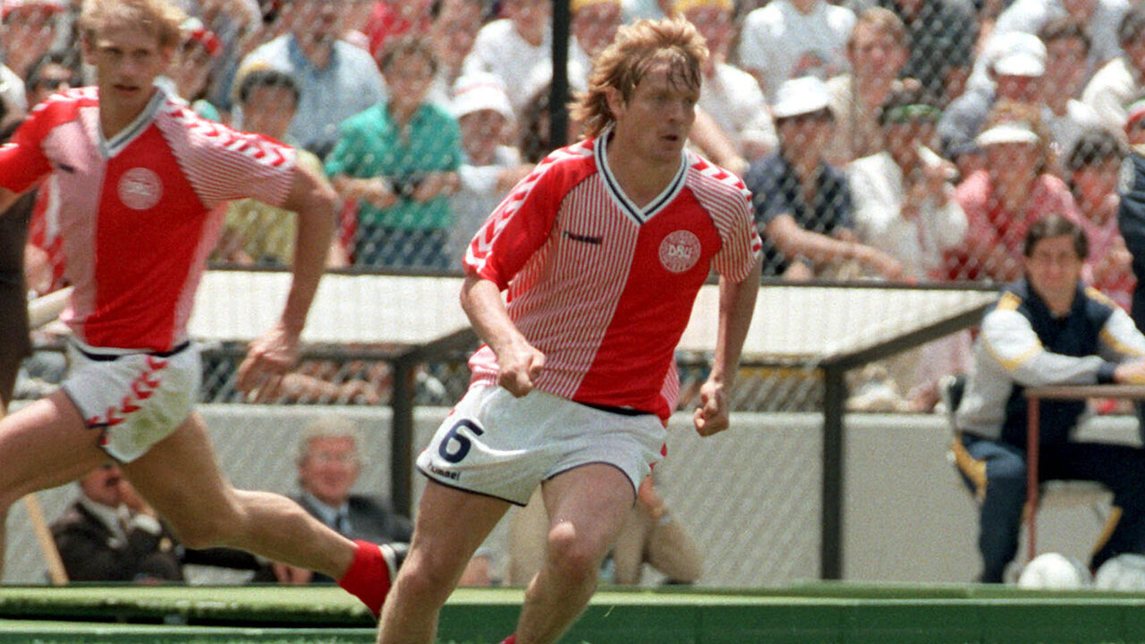 Um jogador disputa duas partidas no mesmo dia, uma pelo clube e outra pela seleção nacional