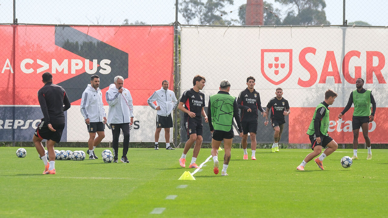 Benfica treina no Seixal após folga