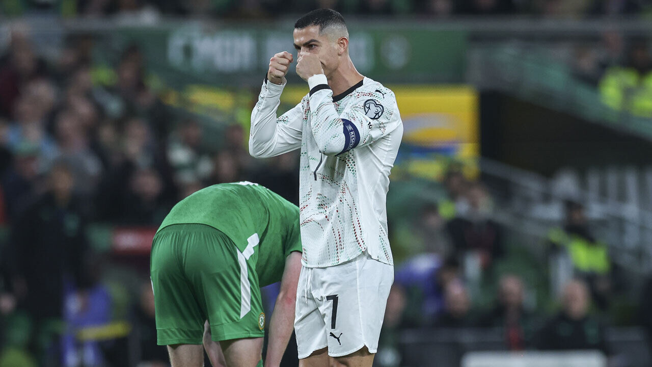 Expulso devido a agressão, Cristiano Ronaldo ironizou queixas de O'Shea