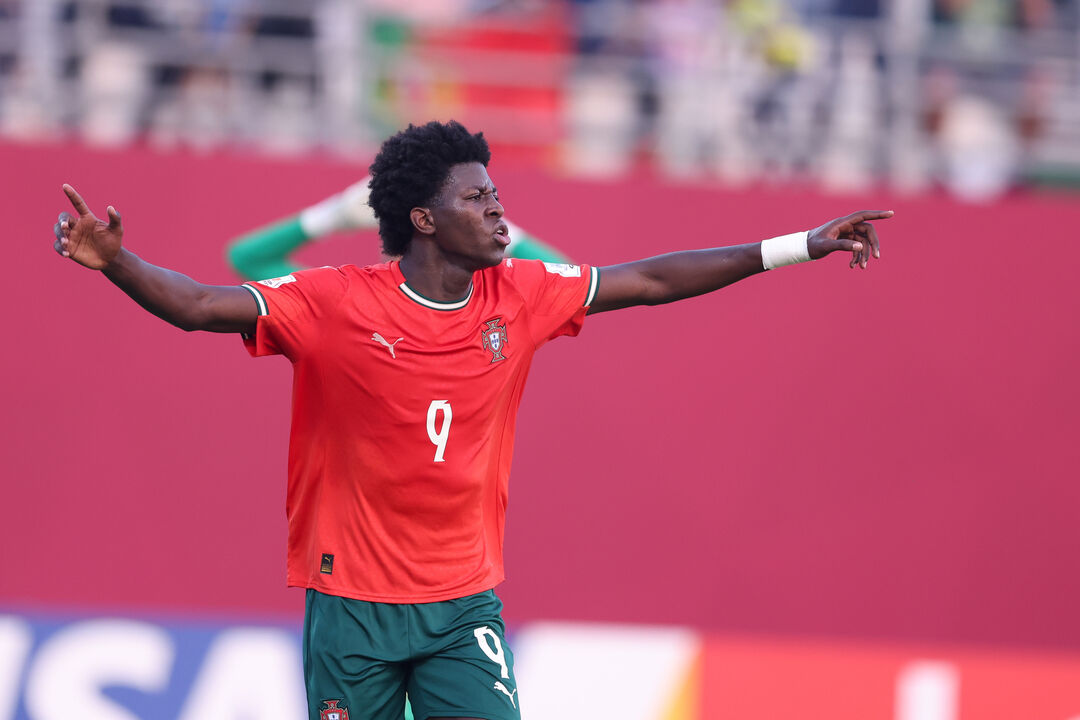 Anísio Cabral celebra após marcar contra a Bélgica no Mundial Sub-17